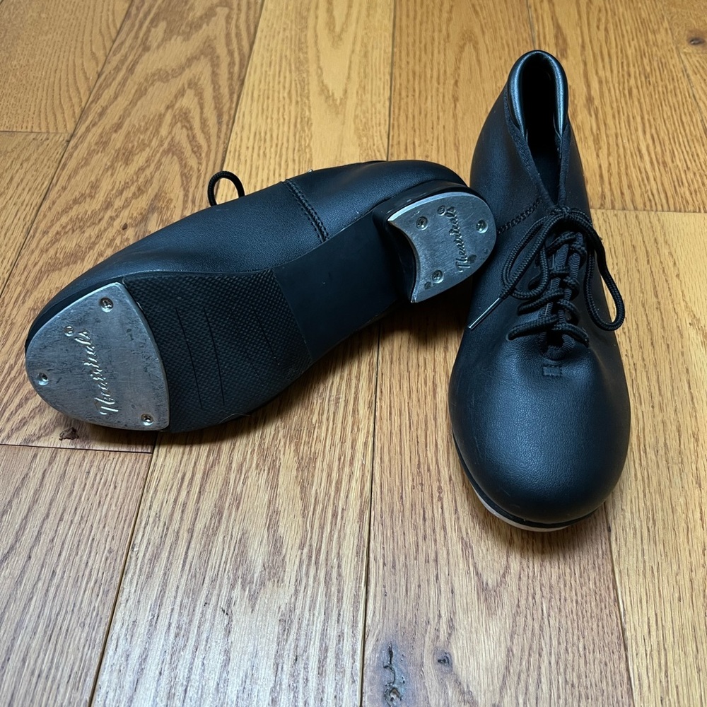 Theatricals Adult Lace Up Tap Shoes T9500 size 5.5